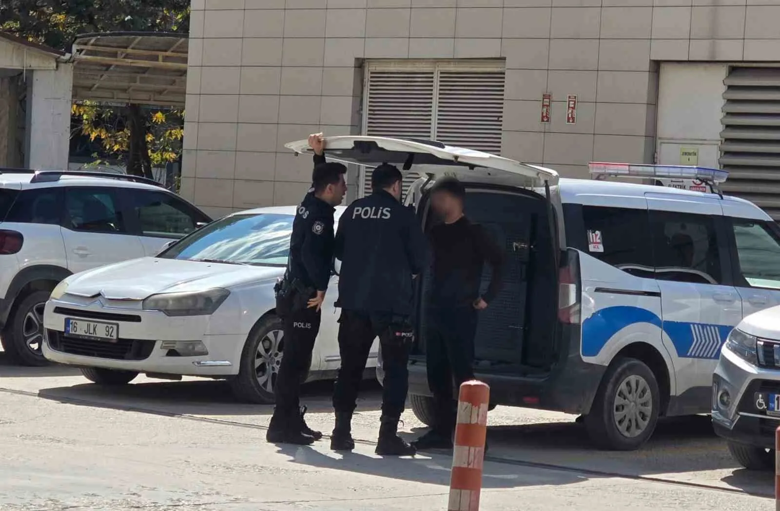 Okula silahla giren genç panik yaşattı, gerçek sonradan ortaya çıktı