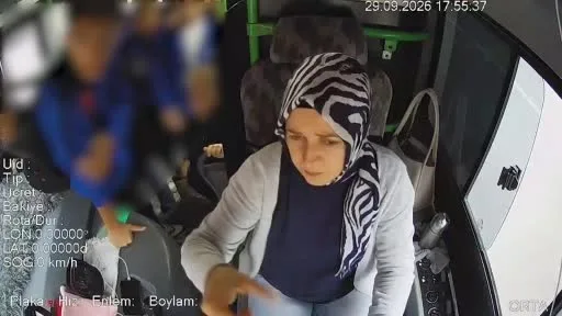 Kadın otobüs şoföründen hayat kurtaran hareket...O anlar kamerada