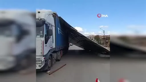 Şiddetli rüzgar çatıyı uçurdu