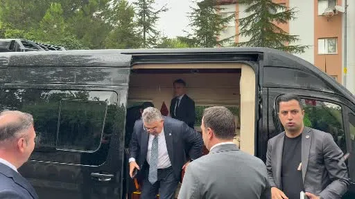 Bakan Çiftçi Kocaeli’de cuma namazı kıldı, vatandaşlarla bir araya geldi
