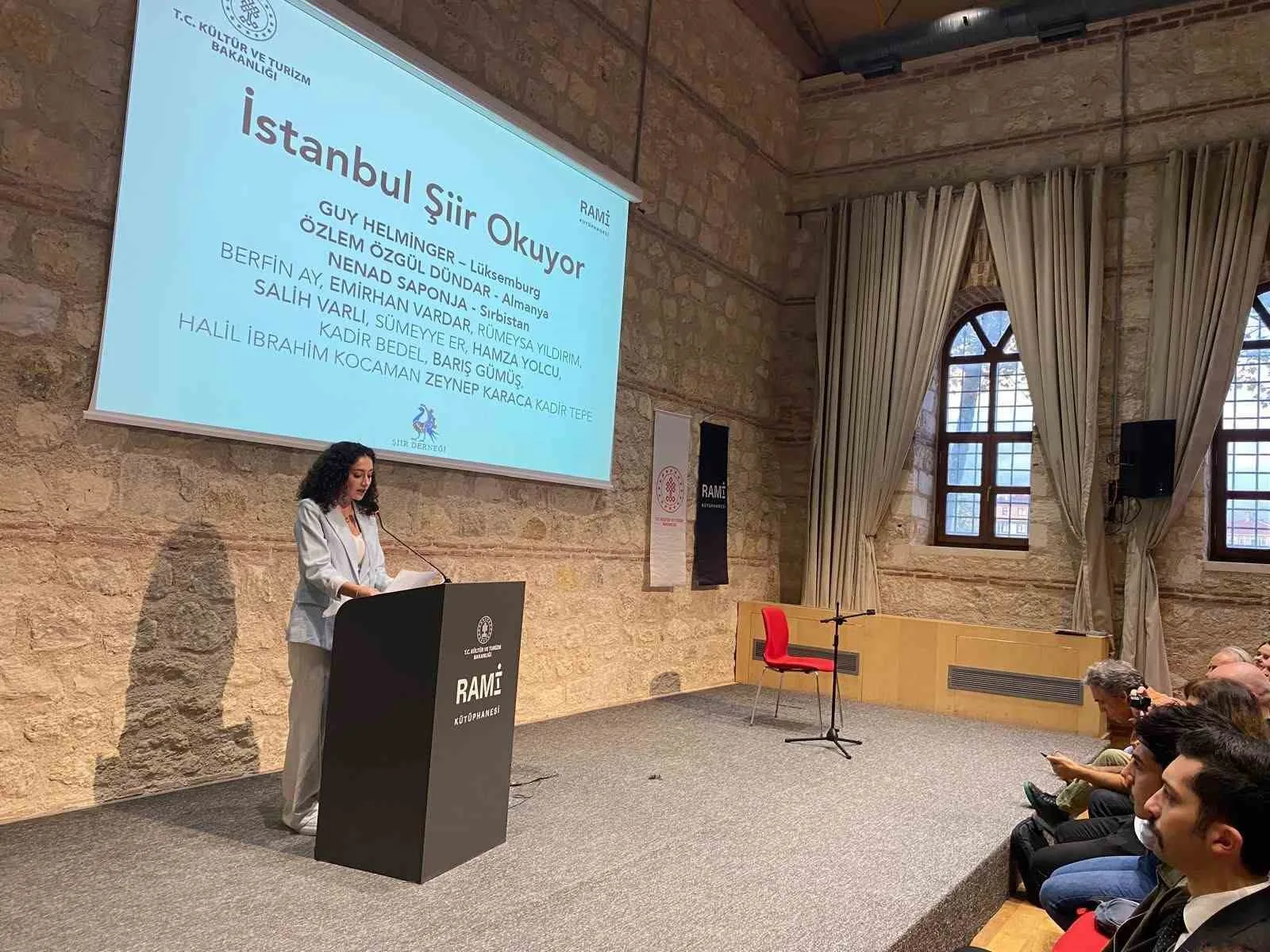 Sultangazi Yazı Akademisi’nde yetişen genç şairler 17. Uluslararası İstanbul Şiir Ve Edebiyat Festivali’ne katıldı