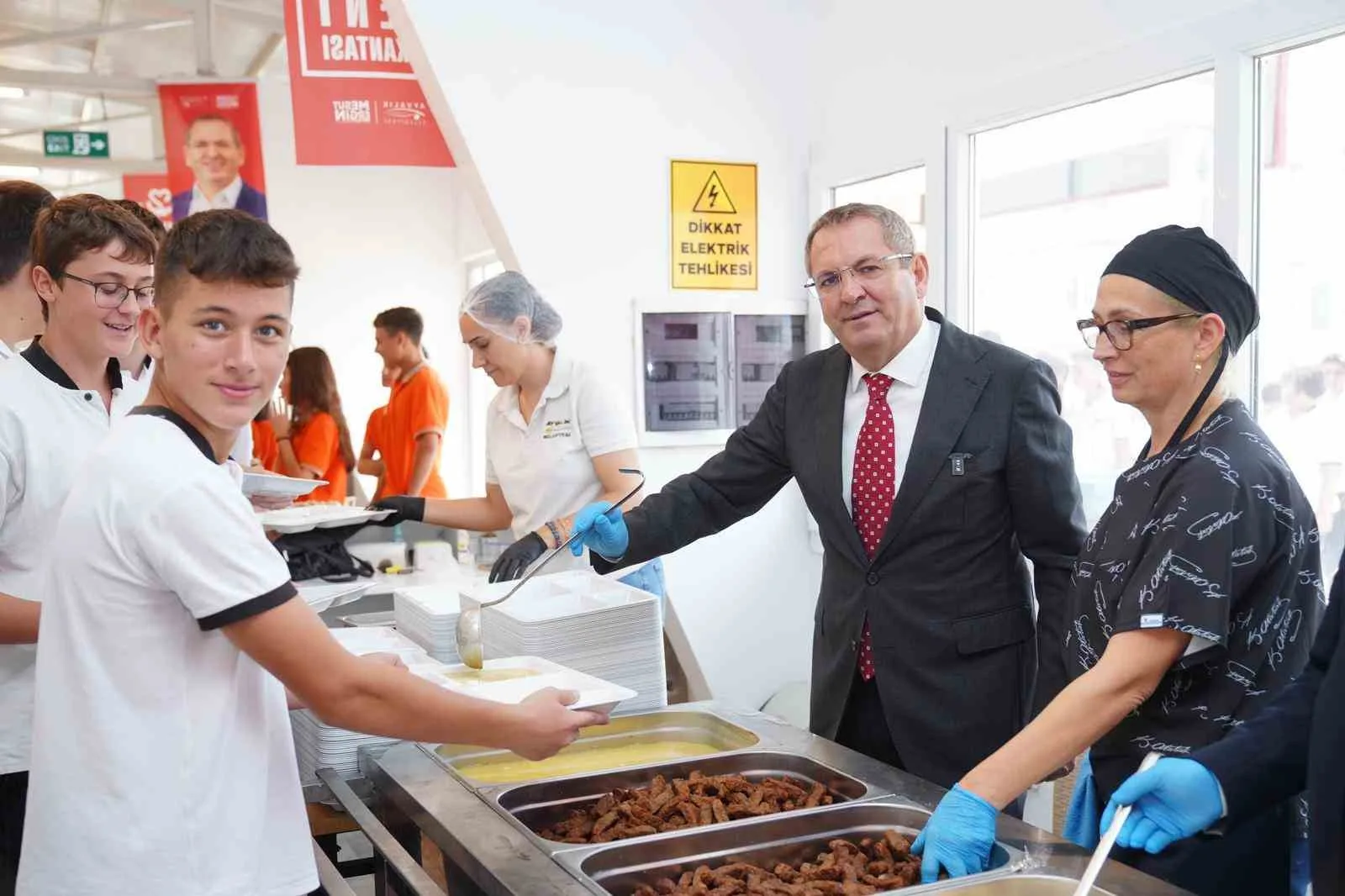 Ayvalık’ta öğrenci kent lokantasında 50 liraya üç çeşit yemek hizmeti