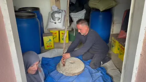 90 yıllık geleneği taş değirmende yaşatıyorlar