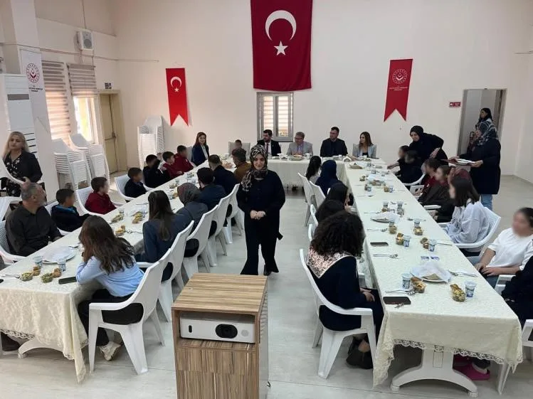 Kaymakam Helvacı, çocuklarla aynı sofrada buluştu