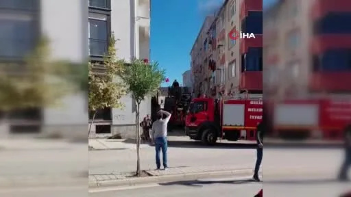 Gelibolu’da bir apartmanın 4’üncü katından çıkan yangın korkuttu