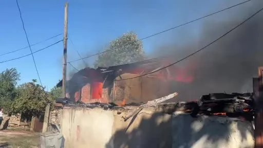 Bursa’da bir evde çıkan yangın çevredeki yapılara sıçradı