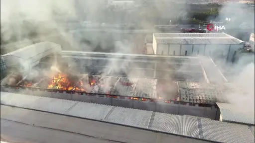 Bursa’da mobilya fabrikasında büyük yangın...30 itfaiye ve tanker olay yerinde