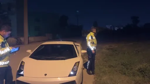 10 milyonluk lüks aracını bırakıp çalılıklara kaçan sürücü uyuyakaldı, polis böyle buldu