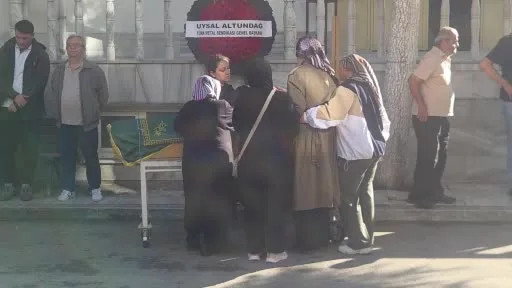 Fabrikada çatıdan düşerek hayatını kaybeden genç toprağa verildi