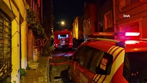 Fatih’te alevlere teslim olan yangında bir kişi hayatını kaybetti