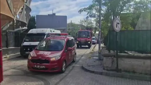 Üsküdar’da özel lisenin trafosunda yangın: Veliler basın mensubunun görüntü almasını engellemeye çalıştı