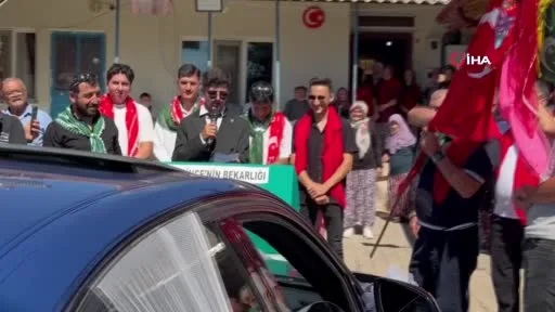 Böyle düğün görülmedi: Damadı çatıya çıkarıp tepsi tepsi yemek istediler