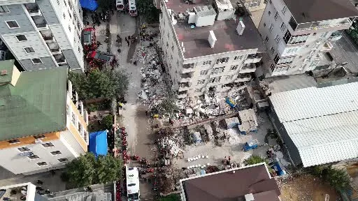 Maltepe’de arama kurtarma çalışmaları dron kamerasında