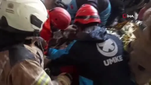 Maltepe’de çöken binadan çocuk böyle kurtarıldı