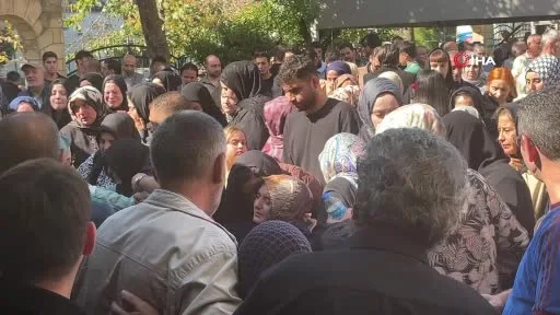 Maltepe’de enkaz altında hayatını kaybeden kardeşler gözyaşlarıyla uğurlanıyor