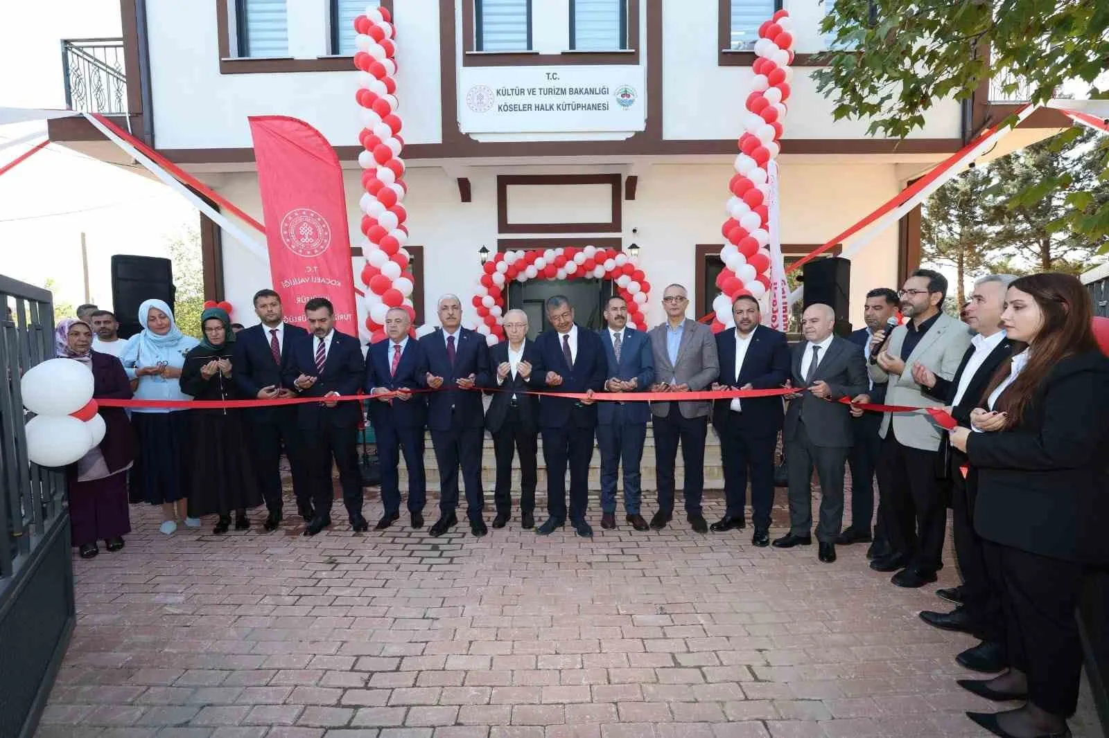Hayati İnanç, Dilovası’nda kütüphane açılışına katıldı