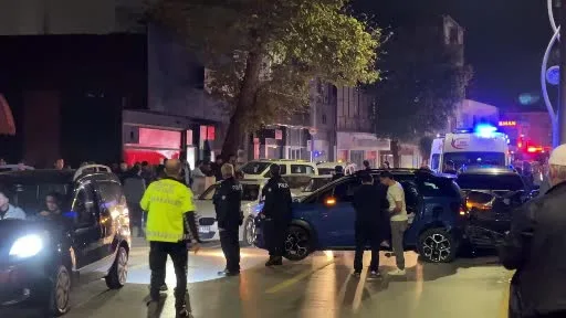 Gece saatlerinde 3 araçlık zincirleme kaza: 4 yaralı