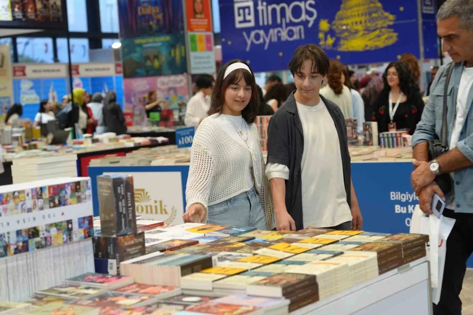 9 aylıkken geldikleri kitap fuarının 14 yıllık müdavimi oldular