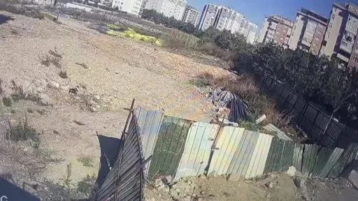 Beylikdüzü’nde şantiyeden hırsızlık yapan 3 şüpheli kaçtı: O anlar kamerada