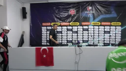 Yalçın Koşukavak: "Gerçekten çok üzülüyorum, çok net kazanabileceğimiz bir maçtı"