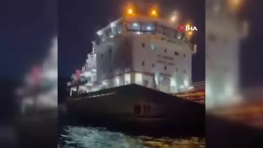 İstanbul Boğazı’nda kimyasal madde taşırken kıyıya sürüklenen tanker emniyetle demirletildi