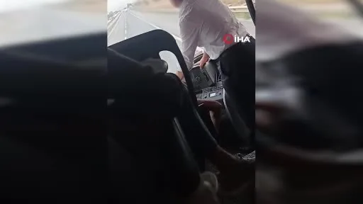 Seyir halindeki yolcu otobüsünde pes dedirten şoför değişimi