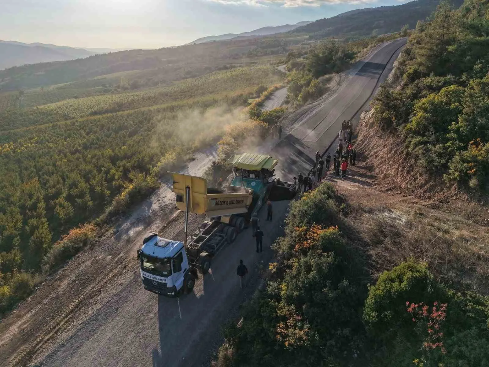 Bilecik’te 8 kilometrelik köy yolu sıcak asfalta kavuşuyor