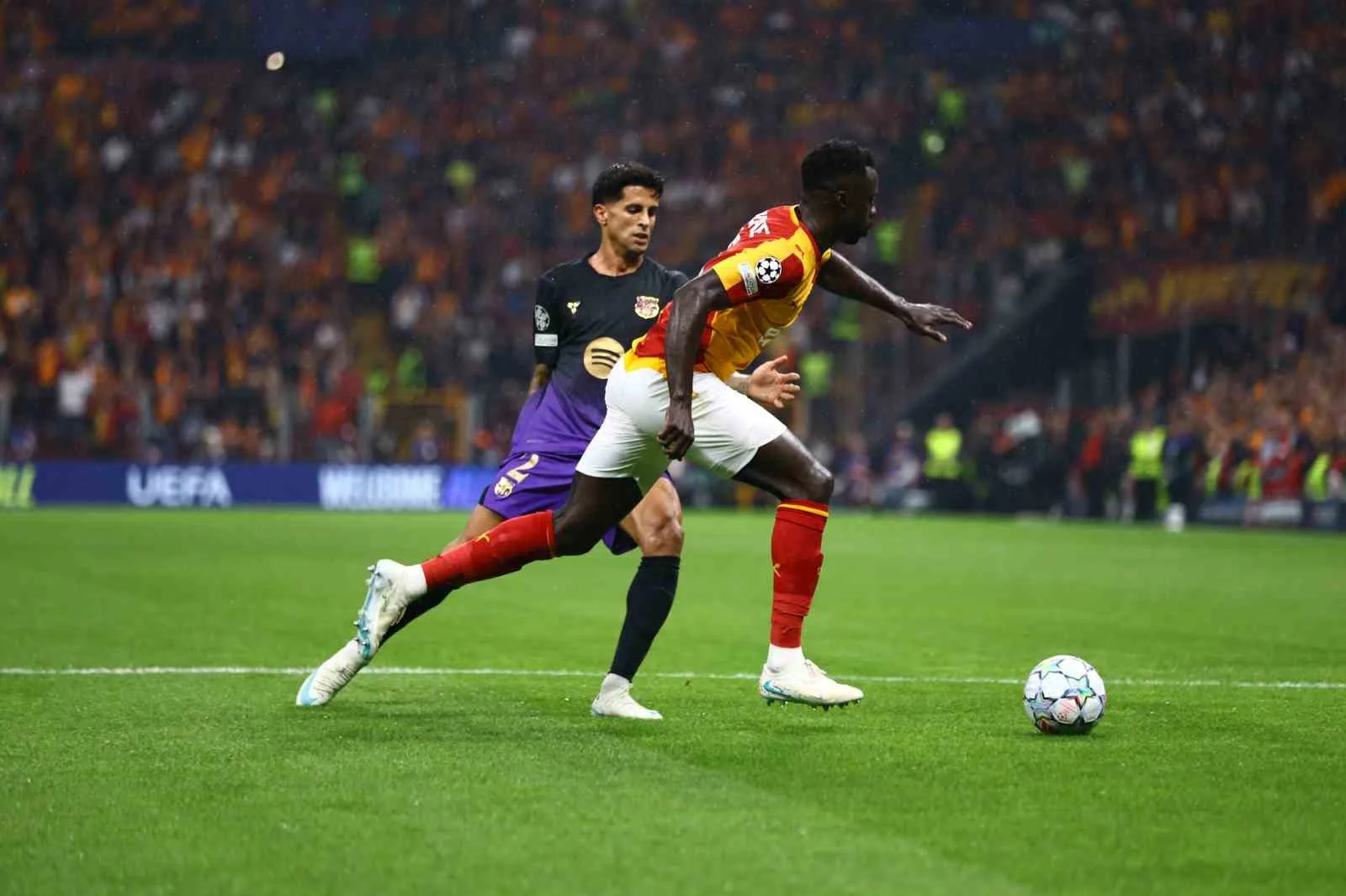 UEFA Şampiyonlar Ligi: Galatasaray: 1 - Barcelona: 1 (İlk yarı)