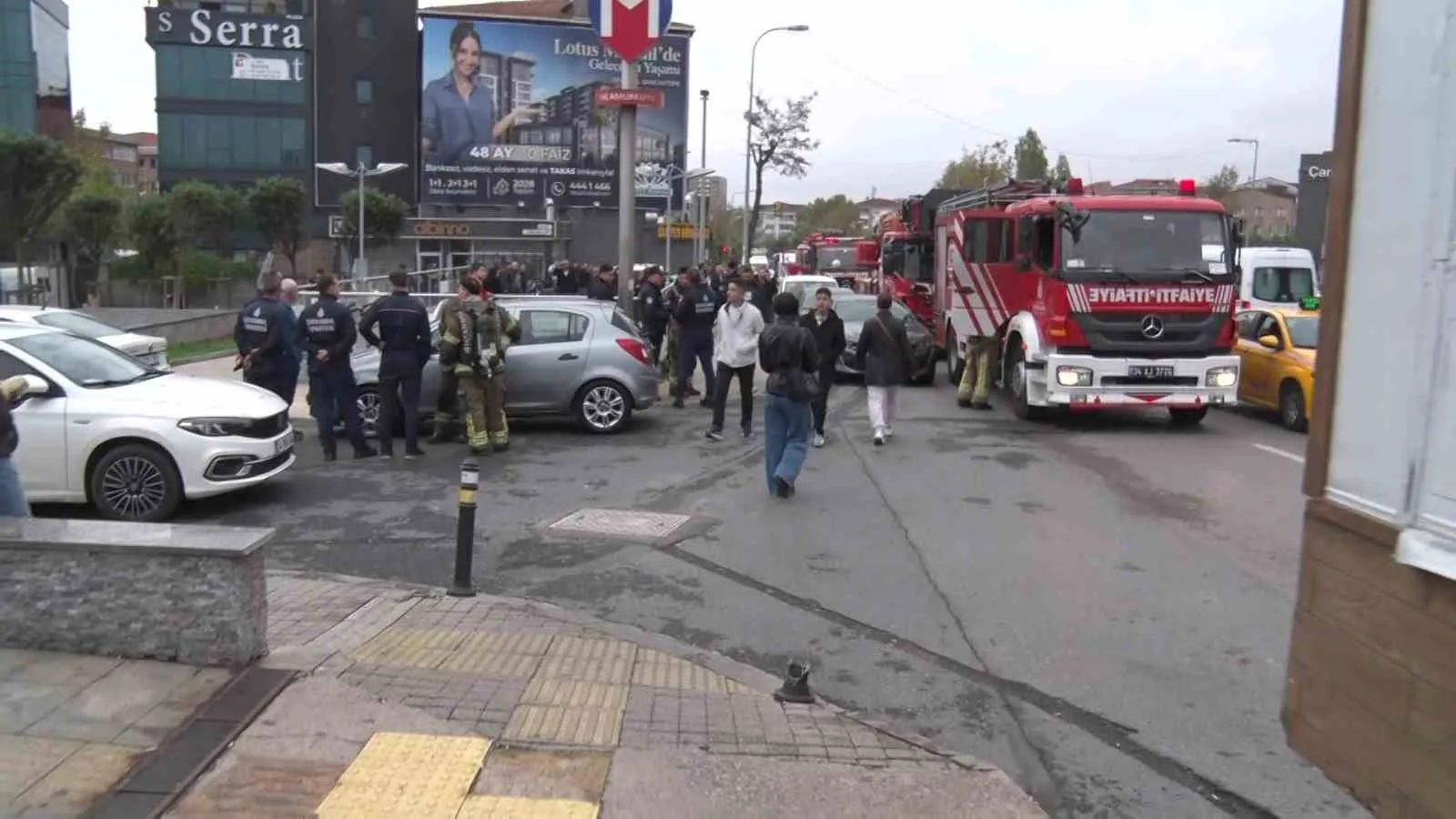 Ümraniye’de metro istasyonunda yangın paniği: Seferler aksadı, duraklarda yoğunluk oluştu