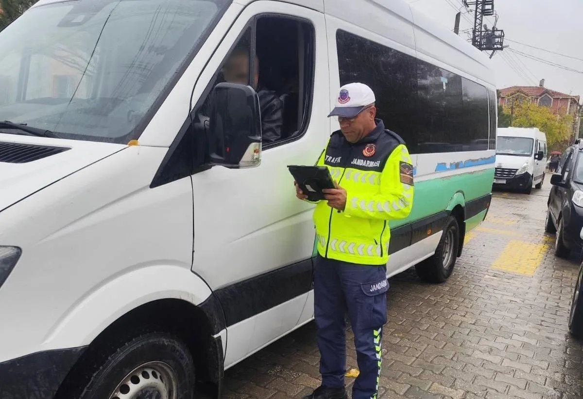Hayrabolu’da jandarmadan okul servislerine sıkı denetim