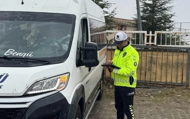 Hayrabolu’da polis ekiplerinden okul çevrelerinde güvenlik uygulaması
