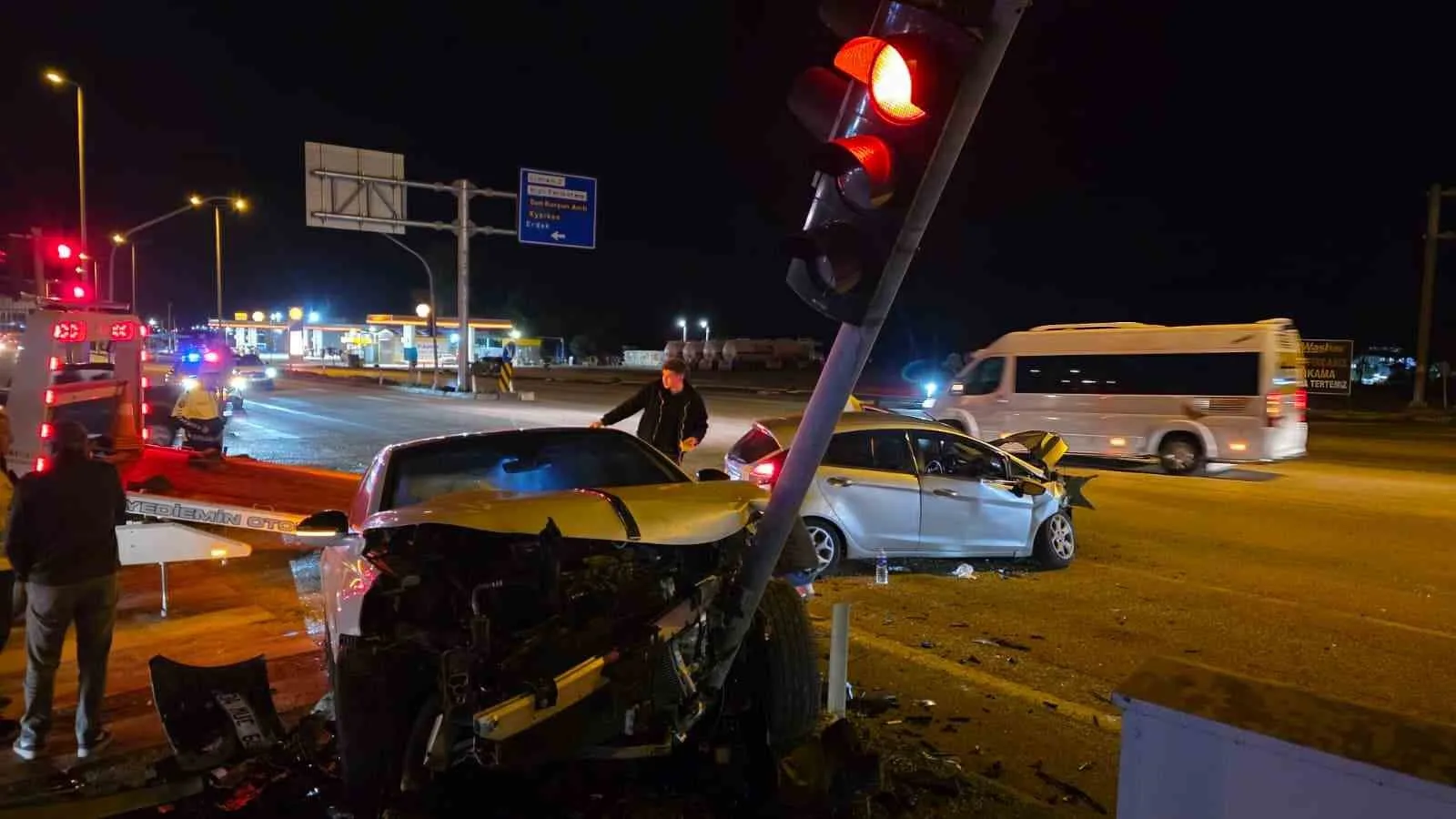 Bandırma Hastane Kavşağı’nda trafik kazası: 3 yaralı