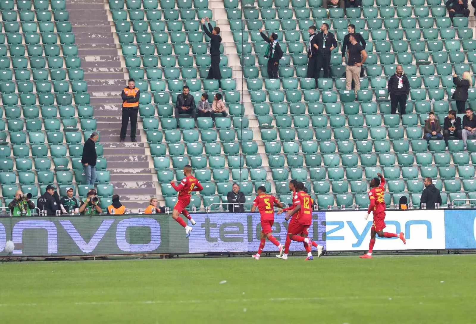 Trendyol Süper Lig: Kocaelispor: 0 - Göztepe: 1 (İlk yarı)