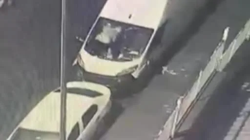 Ümraniye’de minibüsün camlarını kırıp, 15 çift ayakkabı çalan şüpheli gözaltına alındı