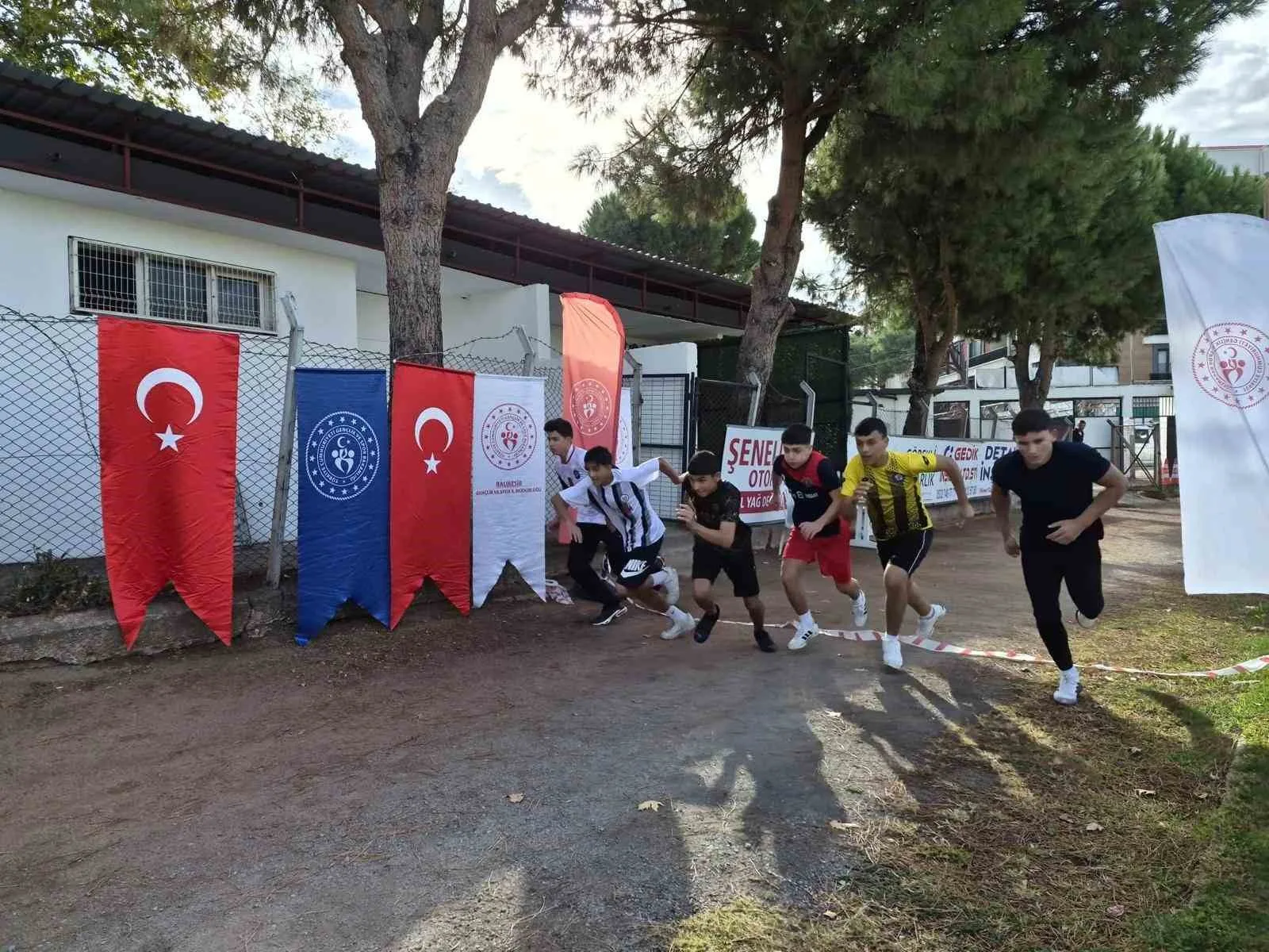 Balıkesir’de Cumhuriyet Kupası Atletizm Yarışları düzenlendi