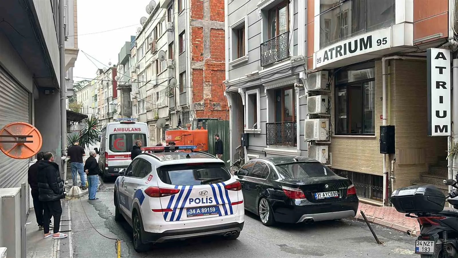 Şişli’de çatıya çıkan genç kadın apartman boşluğuna düşerek hayatını kaybetti