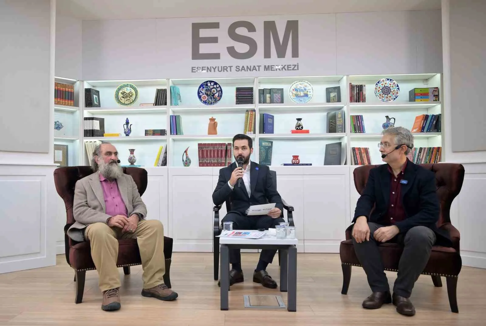 Usta ressamlar Esenyurt’ta sanatseverlerle buluştu
