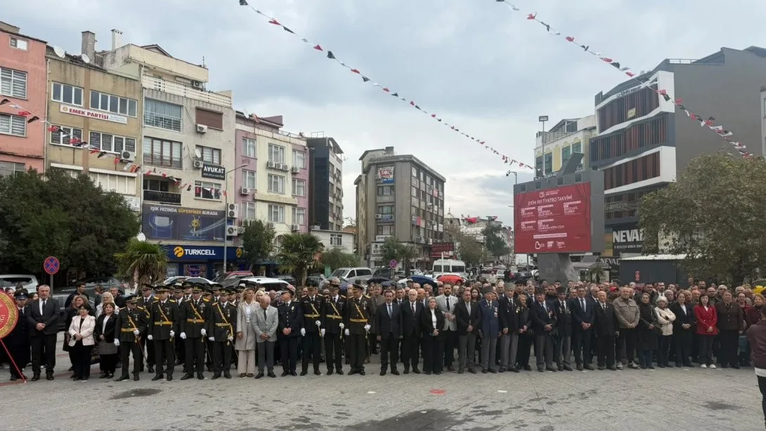 Burhaniye’de çelenk sunma töreni yapıldı