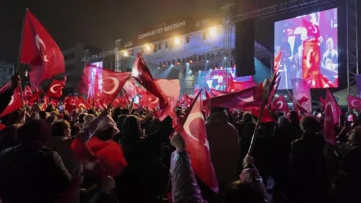 Yağmura rağmen Bursa’da Cumhuriyet coşkusu dinmedi
