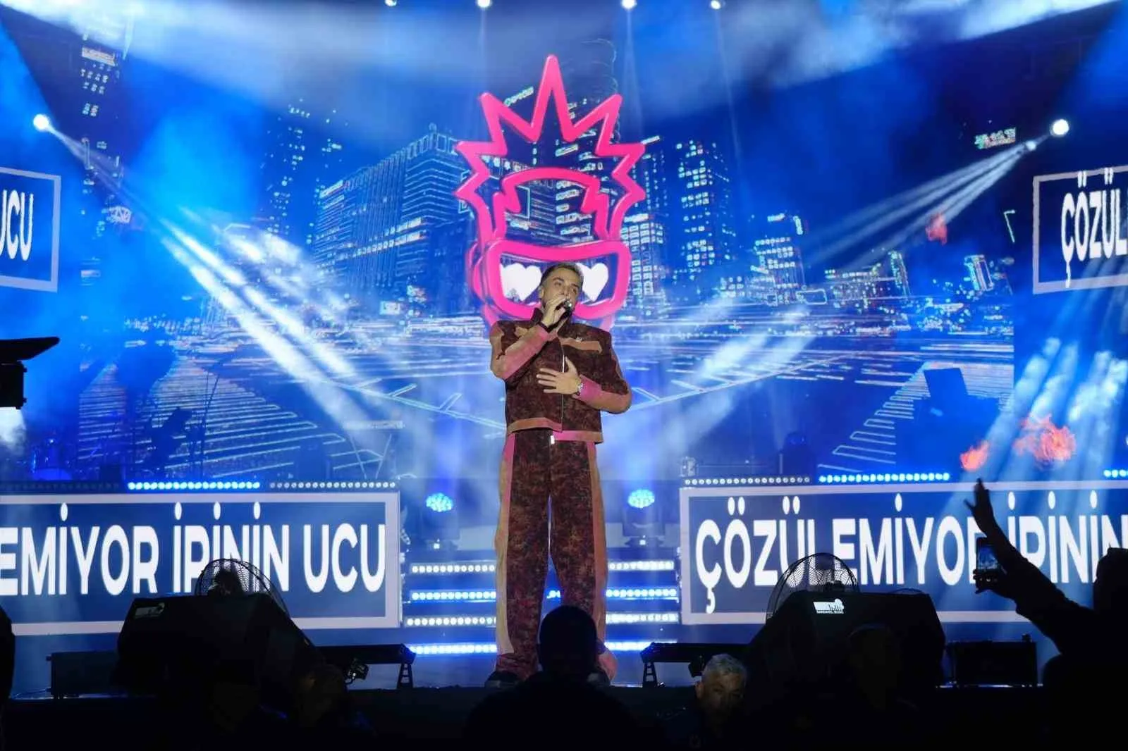 Sefo konserinde binlerce kişi bayram coşkusu yaşadı