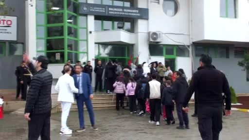 Burhaniye’de Cumhuriyet coşkusu salona sığmadı