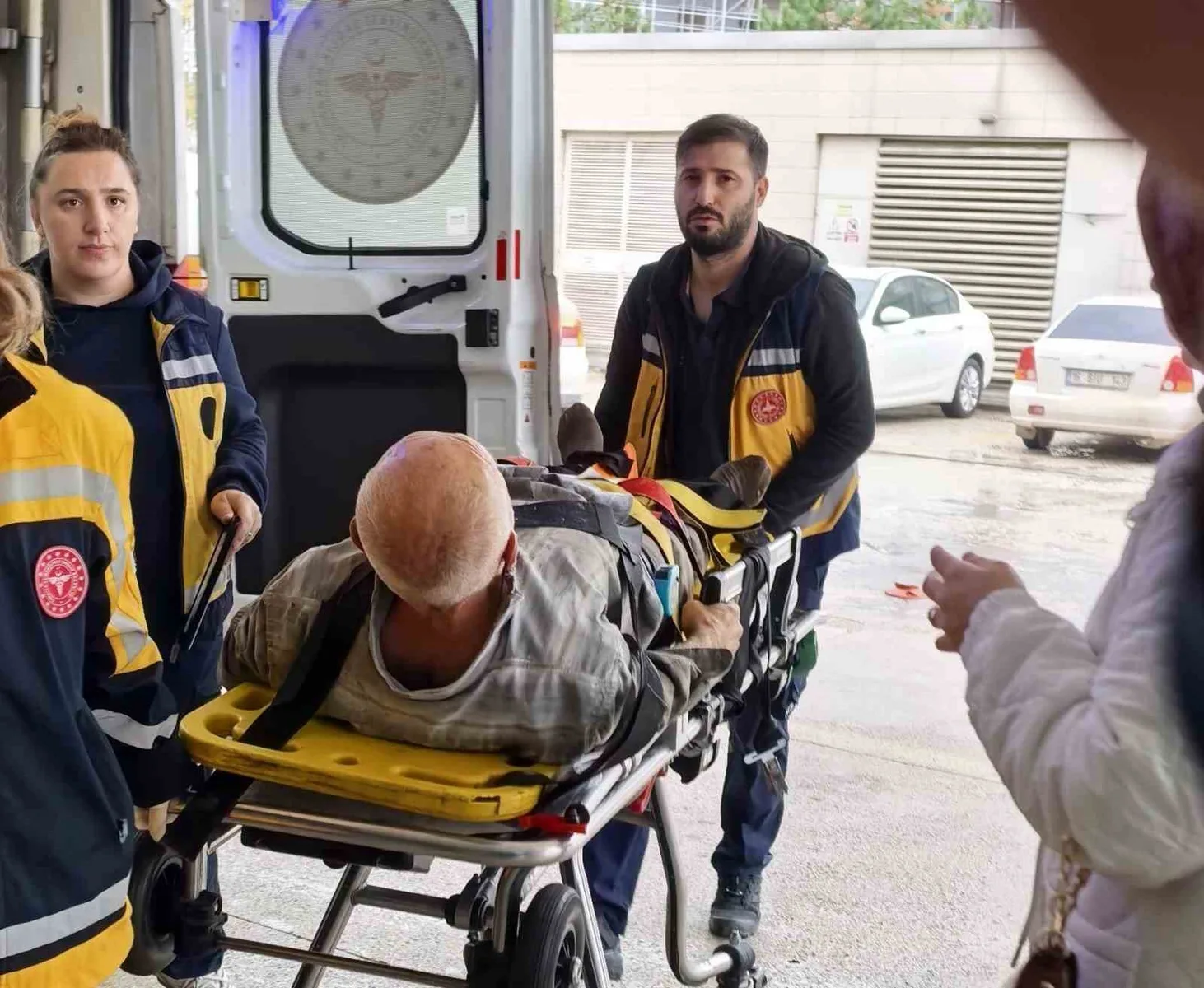 Yük asansörü düştü: 1 yaralı