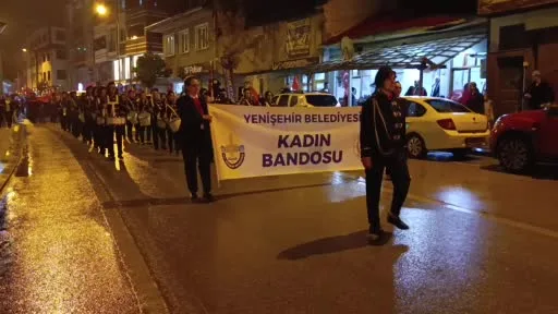 ’Cumhuriyet Yürüyüşü’nde Kadın Bando Takımı geceye damga vurdu